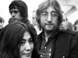 Yoko Ono: Más allá del mito, una biografía reveladora