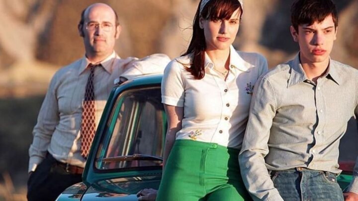 Vivir es fácil con los ojos cerrados: la película inspirada en John Lennon que todo fan de The Beatles debe ver